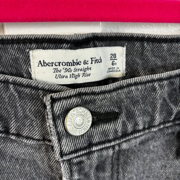 Abercrombie & Fitch The 90’s Straight Ultra High Rise Jeans - Picture 4 of 6